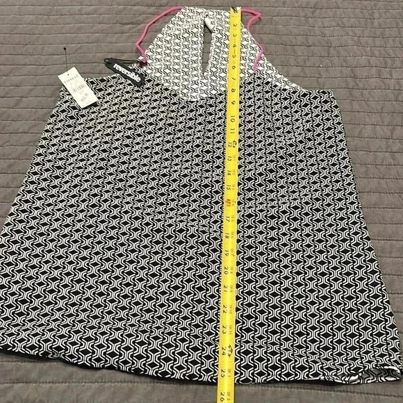 Awesome, reversible cami.  NWT - Picture 6 of 10